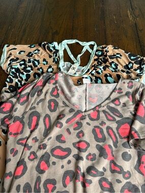Lot of 2 Women’s Leopard Print Sew In Love Tops‎ L